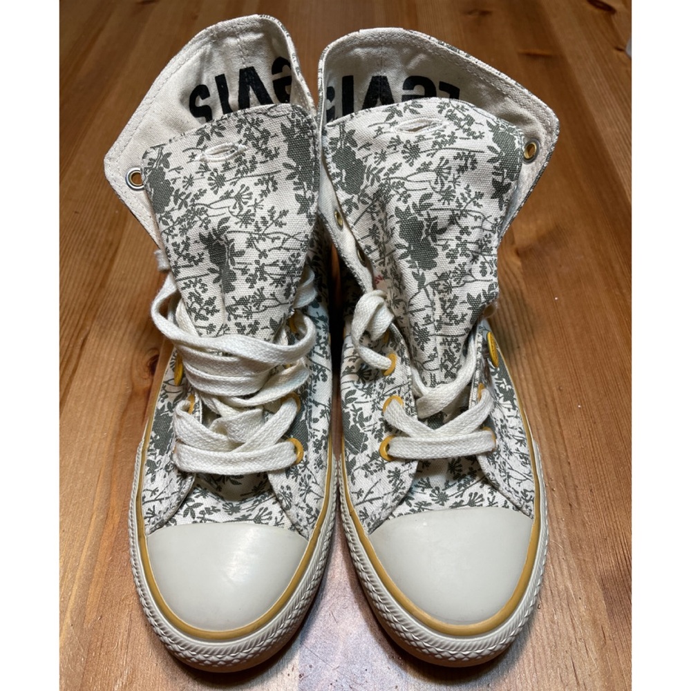 Levi’s folding top blazer sneakers WMNS size 8